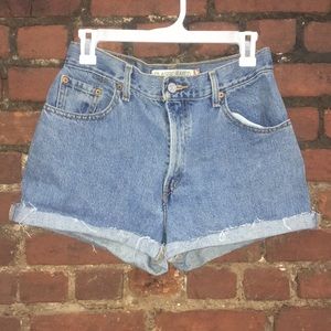 Levi’s 550 cut off shorts